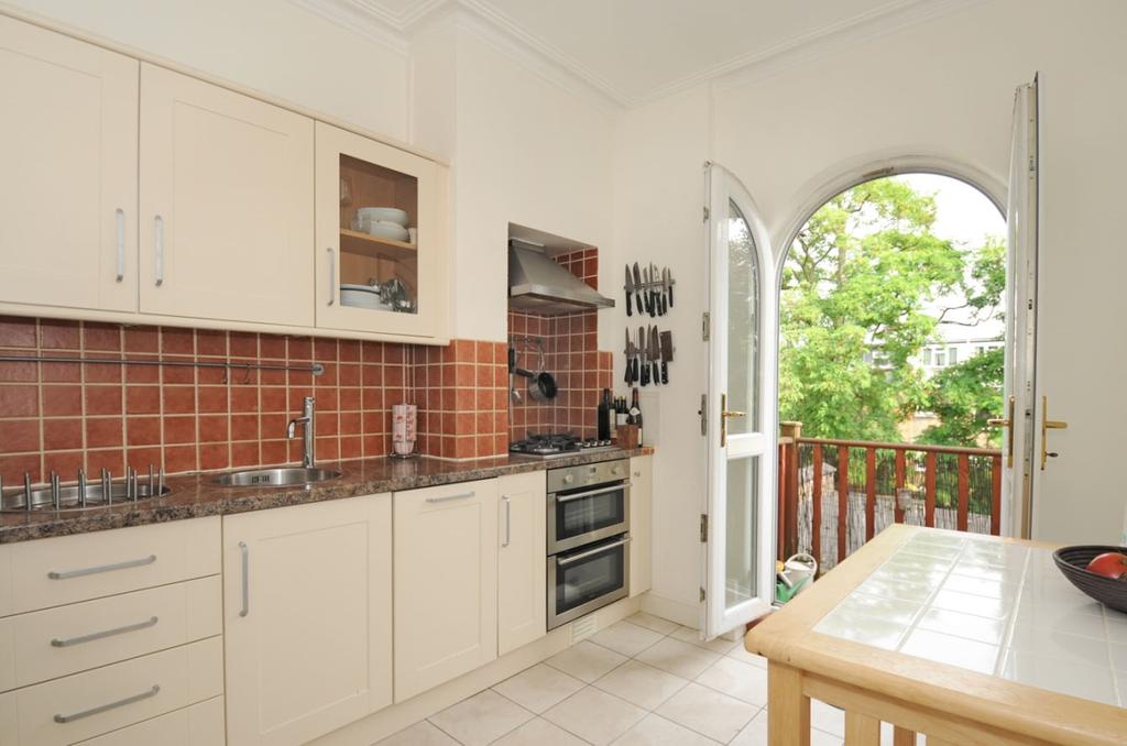 Maidstone Road Bounds Green N11 1 bed flat £1,375 pcm (£317 pw)