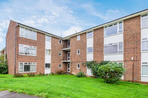 3 bedroom apartment for sale - Sandringham Court, Slough, Berkshire, SL1