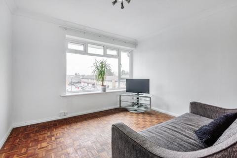 3 bedroom apartment for sale - Sandringham Court, Slough, Berkshire, SL1