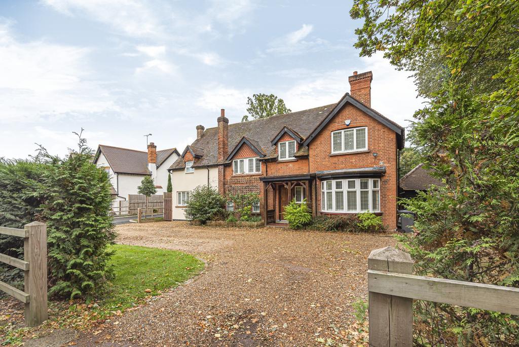 Spinney Hill, Addlestone, KT15 5 bed detached house £4,250 pcm (£981 pw)