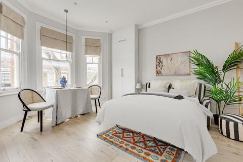 Studio to rent, Vere House, 15-17 Cheyne Row, Chelsea, London