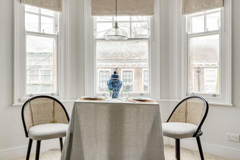 Studio to rent, Vere House, 15-17 Cheyne Row, Chelsea, London