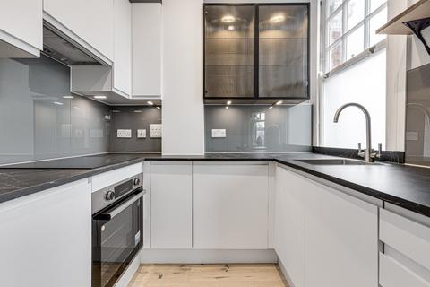 Studio to rent, Vere House, 15-17 Cheyne Row, Chelsea, London