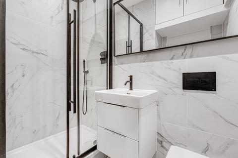 Studio to rent, Vere House, 15-17 Cheyne Row, Chelsea, London