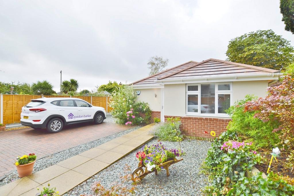 Kingswell Road, Bournemouth BH10 3 bed detached bungalow £375,000