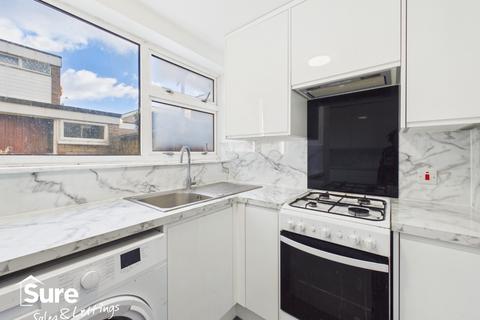 3 bedroom semi-detached house to rent, Wharfedale, Hemel Hempstead, Hertfordshire, HP2 5TQ