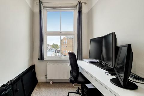 3 bedroom ground floor maisonette to rent, 509 Merton Road, LONDON SW18 5LE