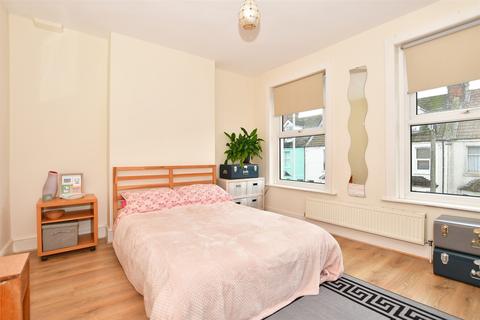 11 Invicta Road, Folkestone, CT19 6EY