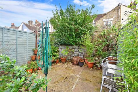 11 Invicta Road, Folkestone, CT19 6EY