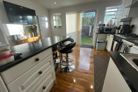 385 Farnham Road, Farnham Royal, Slough, SL2 3AF