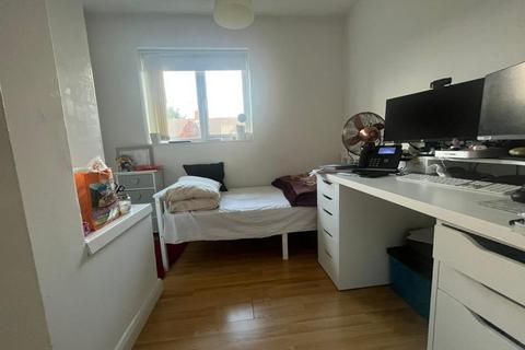 385 Farnham Road, Farnham Royal, Slough, SL2 3AF