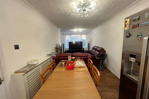 385 Farnham Road, Farnham Royal, Slough, SL2 3AF