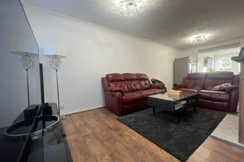 385 Farnham Road, Farnham Royal, Slough, SL2 3AF