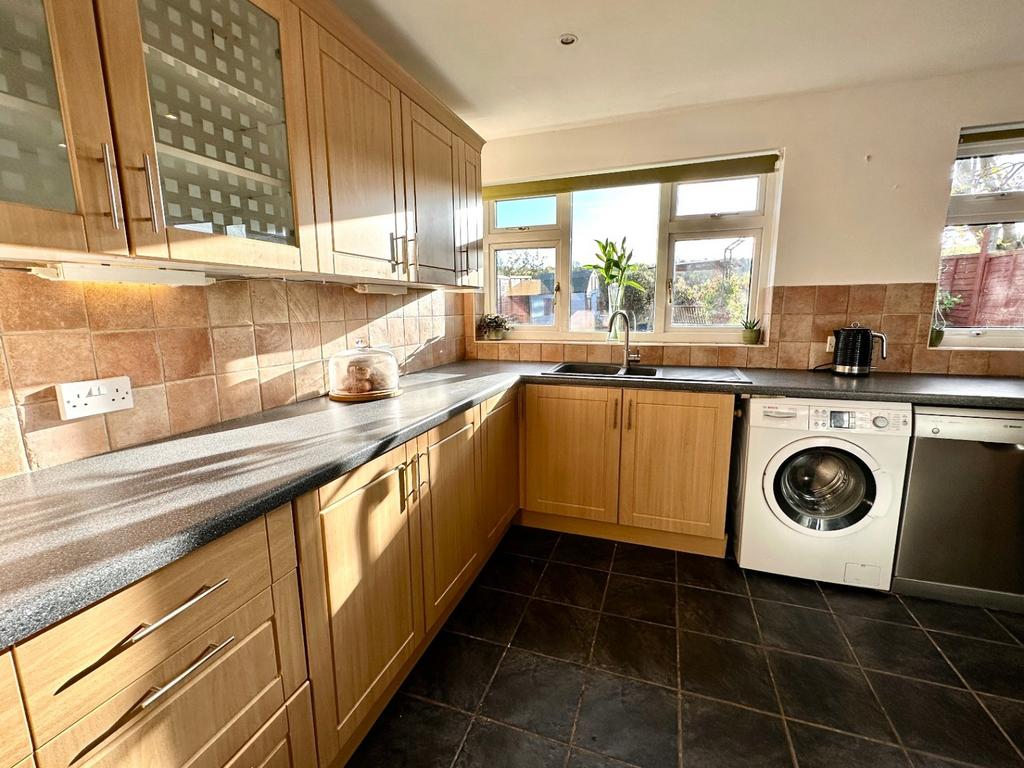 Welland Way, Oakham 3 bed detached house £350,000