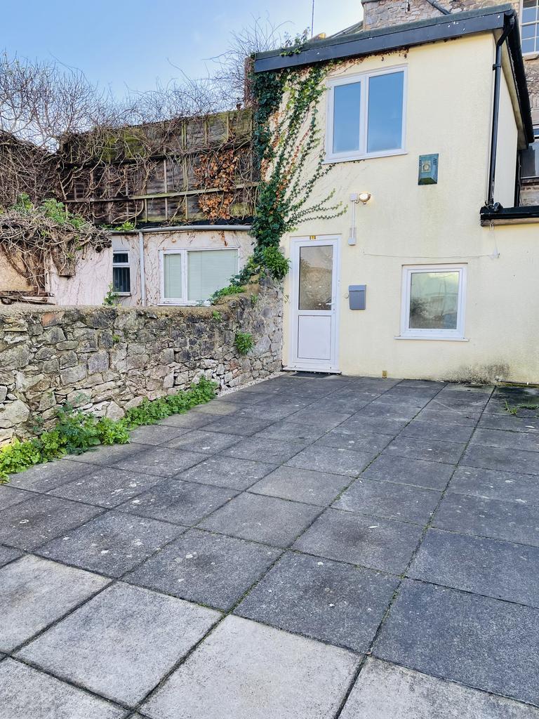 Queen Street, Newton Abbot TQ12 3 bed £875 pcm (£202 pw)