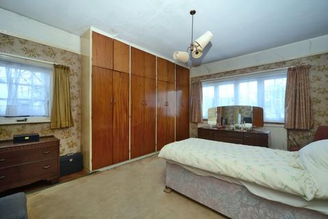 41 The Crescent, Belmont, Sutton, SM2 6BP