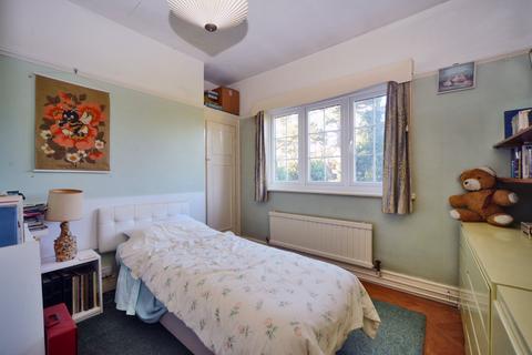 41 The Crescent, Belmont, Sutton, SM2 6BP