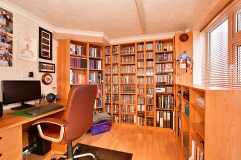 58 Bathurst Road, Staplehurst, Tonbridge, TN12 0LH