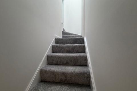 3 bedroom apartment for sale, First Avenue, Enfield, London, Middlesex, EN1 1BN