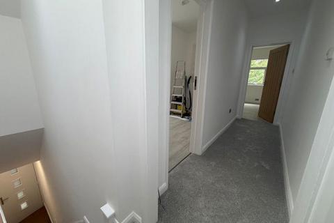 3 bedroom apartment for sale, First Avenue, Enfield, London, Middlesex, EN1 1BN
