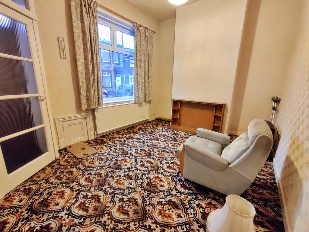 Herbert Street, Waterhead, Oldham, OL4 2 bed terraced house £100,000