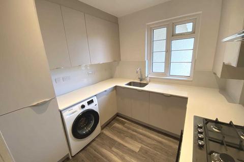 2 bedroom flat to rent, Edgware Court, Edgware
