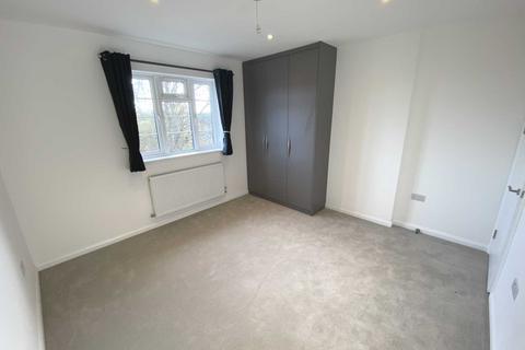 2 bedroom flat to rent, Edgware Court, Edgware