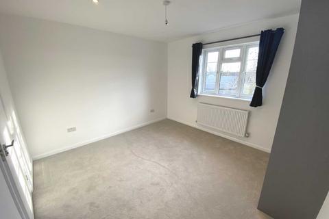 2 bedroom flat to rent, Edgware Court, Edgware