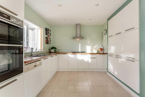 2 Castle View, Tutshill, Chepstow, NP16 7EA