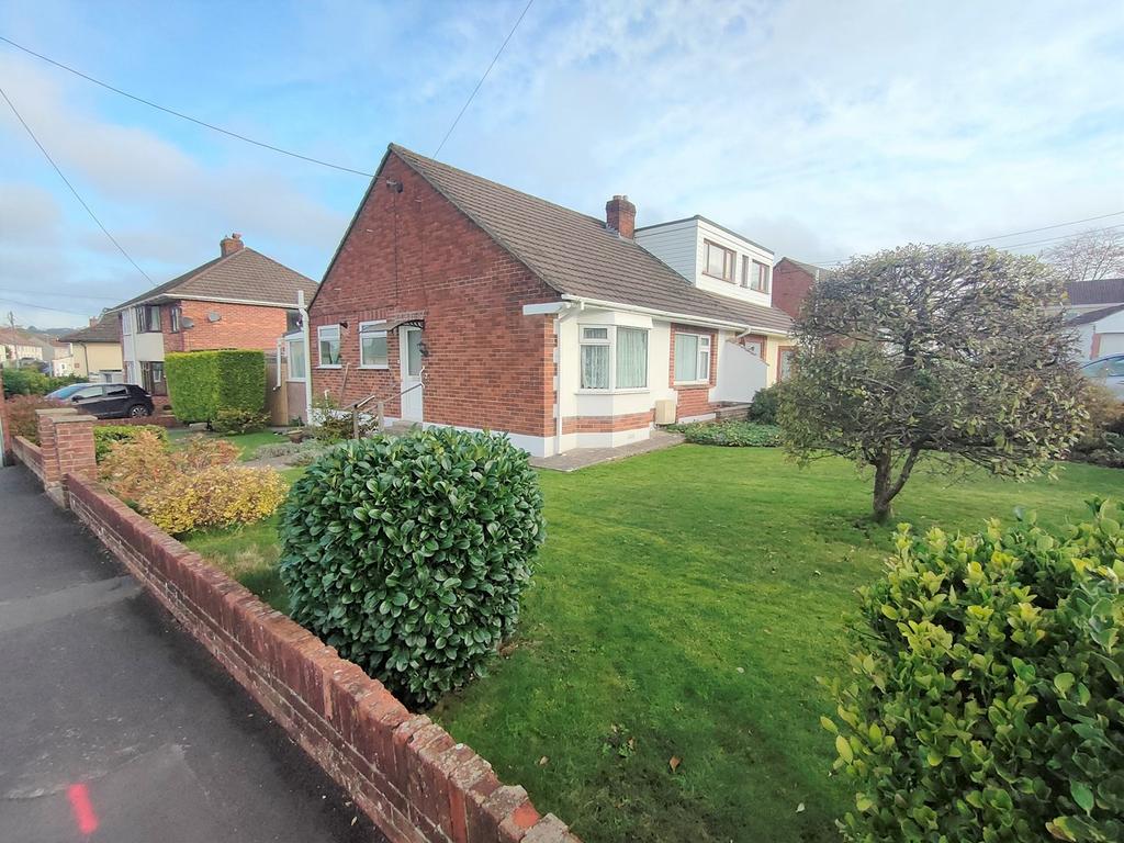 Southfield Road, Shepton Mallet, BA4 2 bed semidetached bungalow for