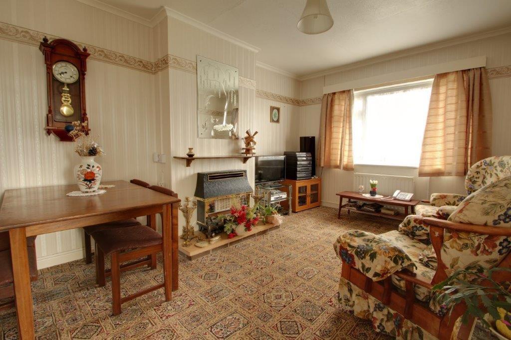 Southfield Road, Shepton Mallet, BA4 2 bed semidetached bungalow for