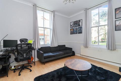 1 bedroom flat for sale, Leavesden Court, Mallard Road, Abbots Langley, Hertfordshire, WD5