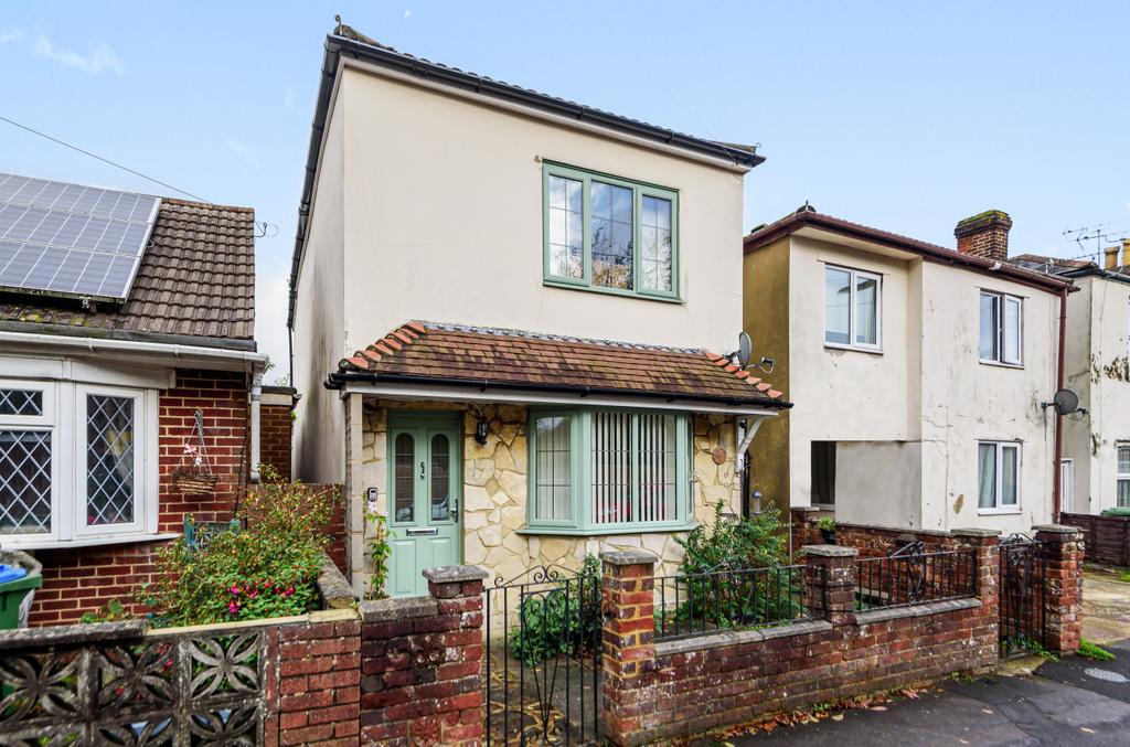North Road, St Denys, Southampton, Hampshire, SO17 3 bed detached house £300,000