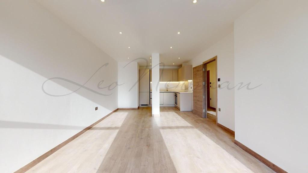 Harvest Lane, Thames Ditton, KT7 2 bed flat £1,450 pcm (£335 pw)