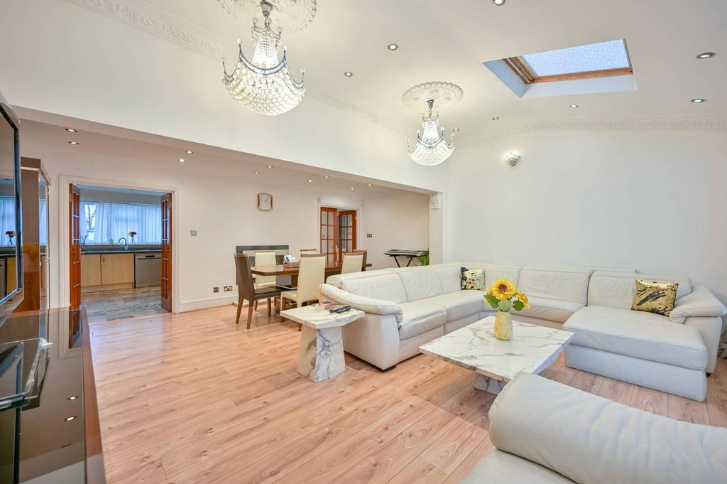Windermere Road, Kingston Vale... 3 bed terraced house to rent £5,500