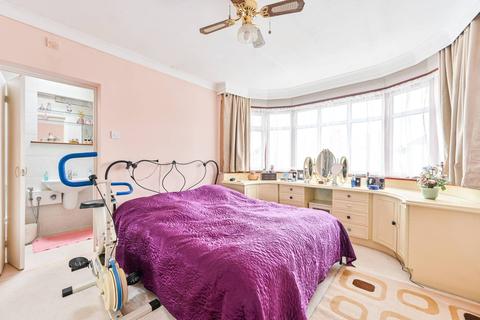 4 bedroom bungalow for sale - Greencroft Avenue, Eastcote, Ruislip, HA4