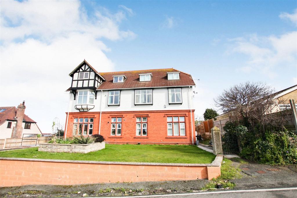 Apartment 5, 25 Fforddlas, Prestatyn, Denbighshire LL19 9SG 2 bed