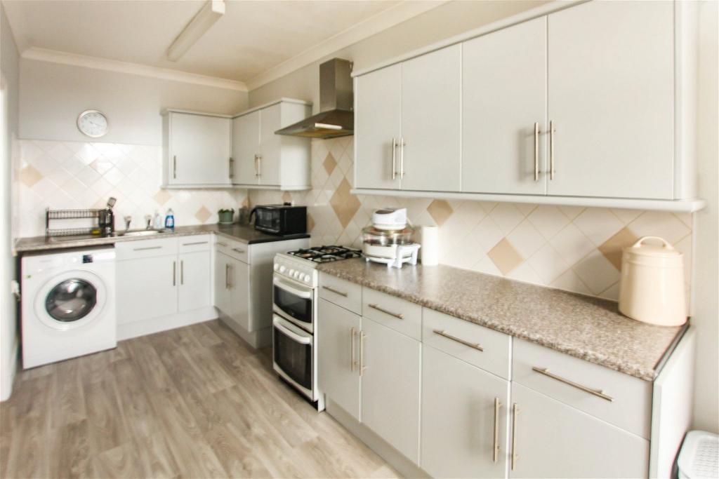 Apartment 5, 25 Fforddlas, Prestatyn, Denbighshire LL19 9SG 2 bed