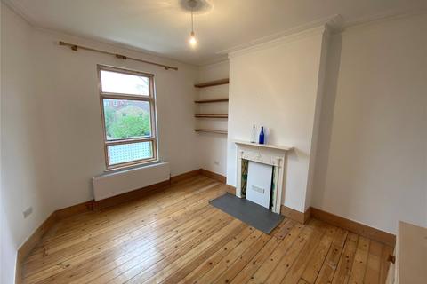 2 bedroom apartment to rent - Belsize Avenue, London, N13