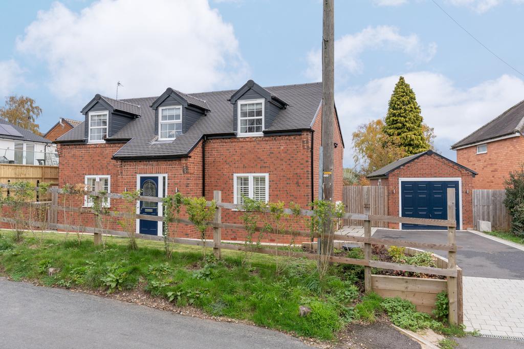 Gravel Pit Lane, Rowney Green, Alvechurch, B48 7QG 3 bed detached house