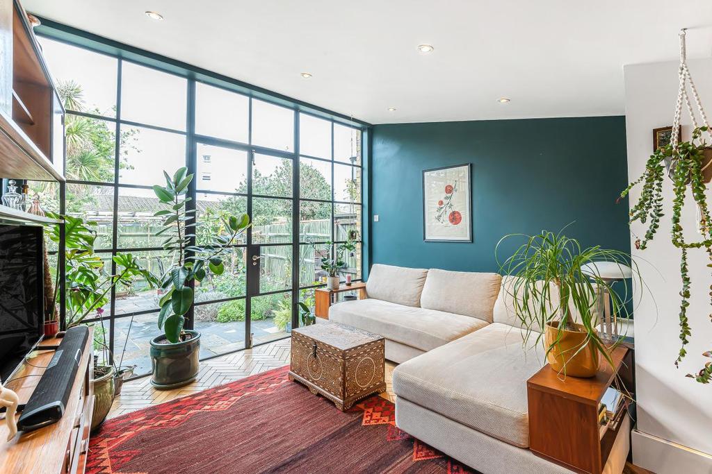 Dornton Road, Balham 3 bed flat for sale £800,000