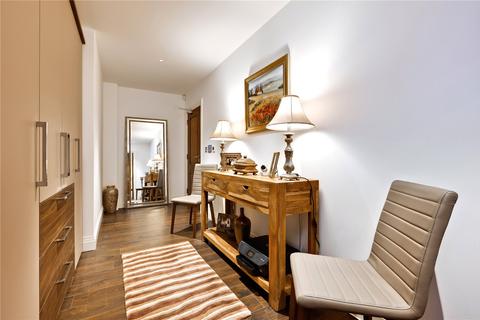 2 bedroom apartment for sale - Lionsgate, 74 East Street, Farnham, Surrey, GU9