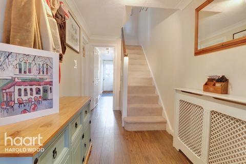 13 Pearcy Close, Harold Hill, Romford, RM3 8PW