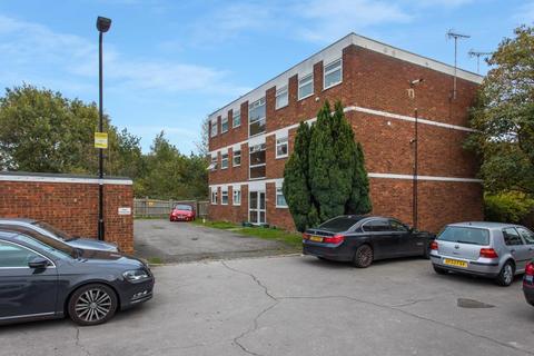 2 bedroom apartment for sale, Andover Close, UB6