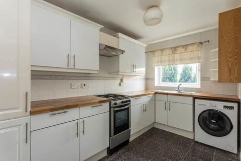 2 bedroom apartment for sale, Andover Close, UB6