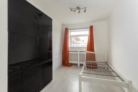 10 Andover Close, Greenford, UB6 9QW