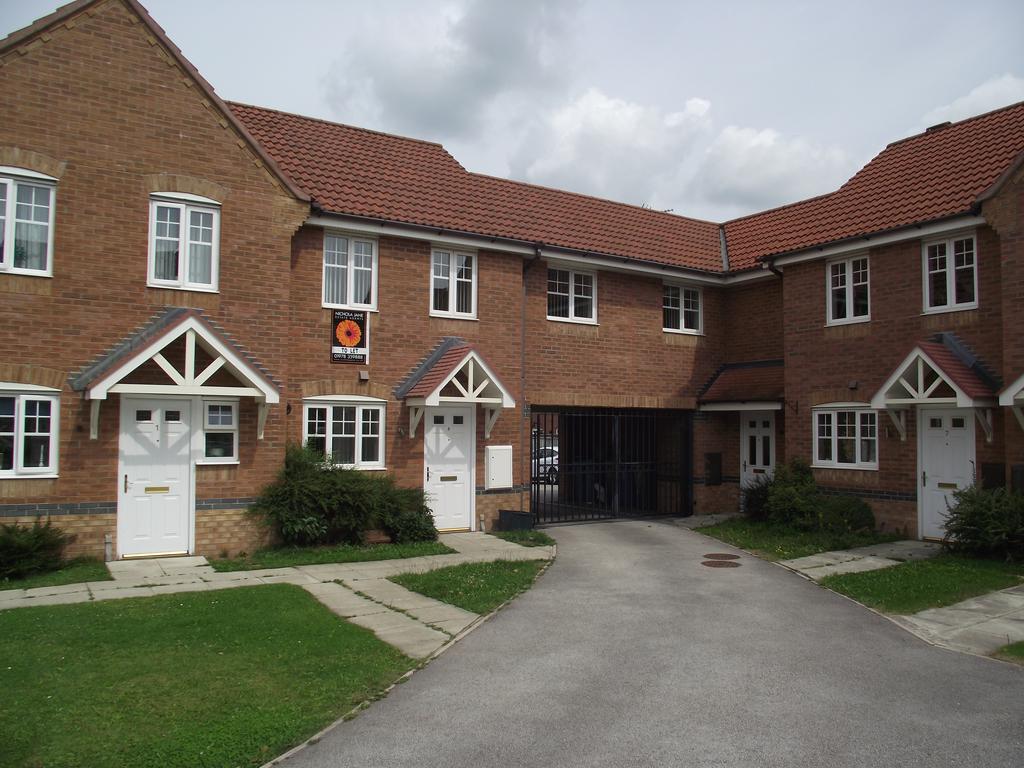 Bloom Avenue, Brymbo LL11 3 bed semidetached house £700 pcm (£162 pw)