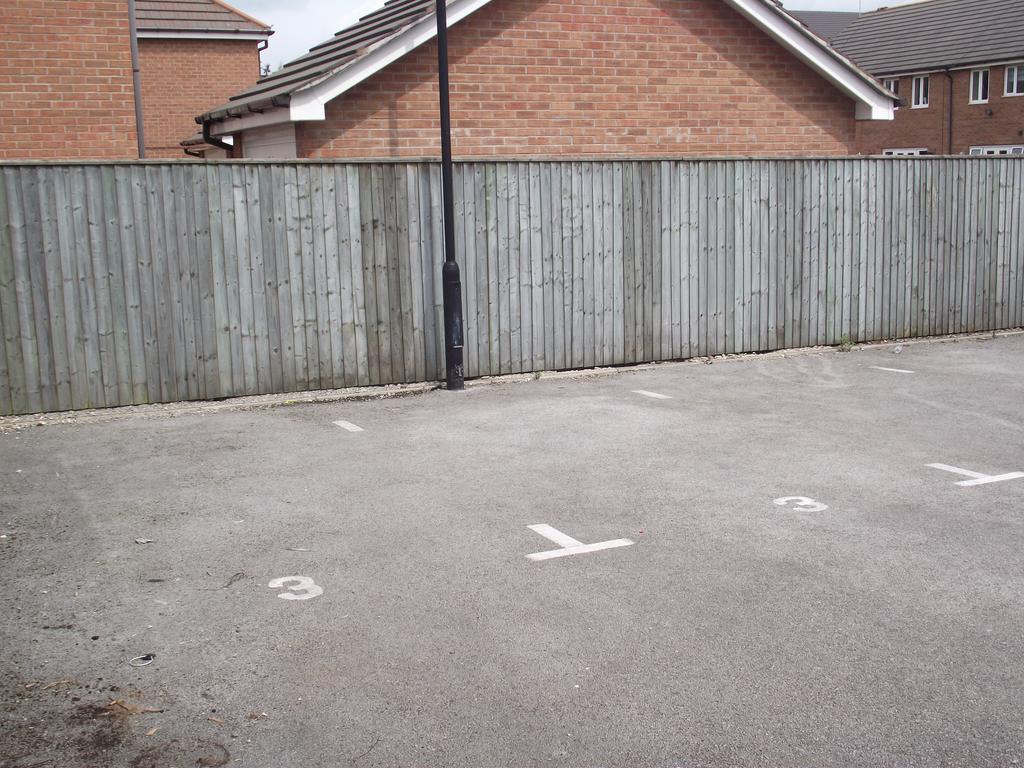 Bloom Avenue, Brymbo LL11 3 bed semidetached house £700 pcm (£162 pw)