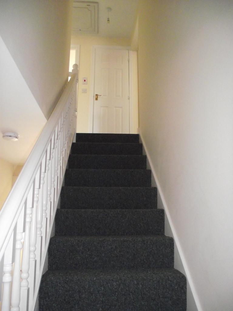 Bloom Avenue, Brymbo LL11 3 bed semidetached house £700 pcm (£162 pw)