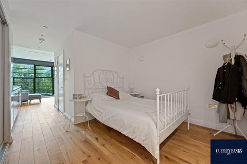 Flat 16, Hoover Building Western Avenue, Perivale, Greenford, UB6 8AT